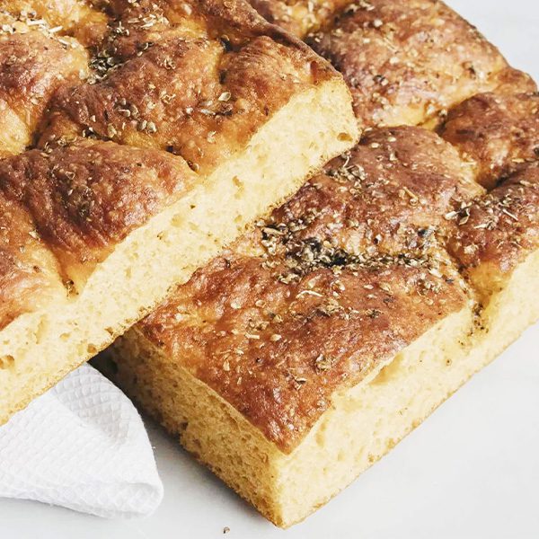 Focaccia 600x600 MER ENN Foccacia med gulrot bærekraftig